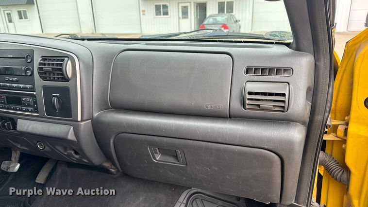 image for item EA2324 2006 Ford F350 Super Duty Crew Cab flatbed pickup truck