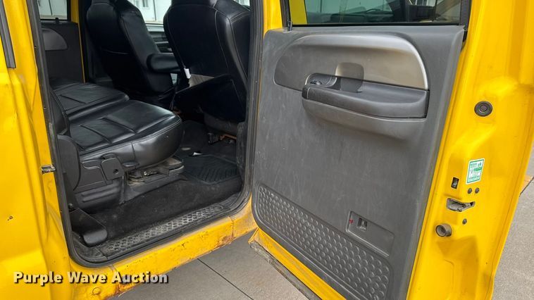 image for item EA2324 2006 Ford F350 Super Duty Crew Cab flatbed pickup truck