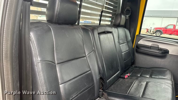 image for item EA2324 2006 Ford F350 Super Duty Crew Cab flatbed pickup truck