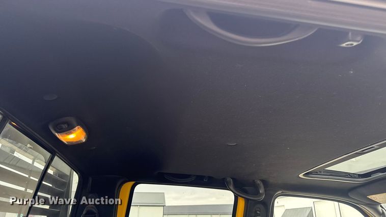 image for item EA2324 2006 Ford F350 Super Duty Crew Cab flatbed pickup truck