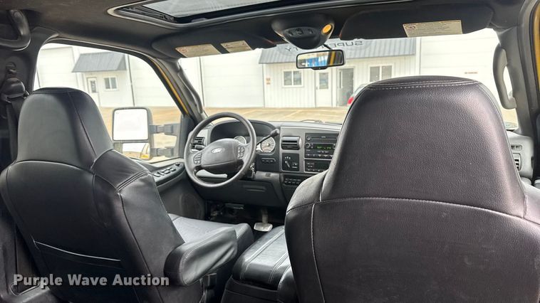 image for item EA2324 2006 Ford F350 Super Duty Crew Cab flatbed pickup truck