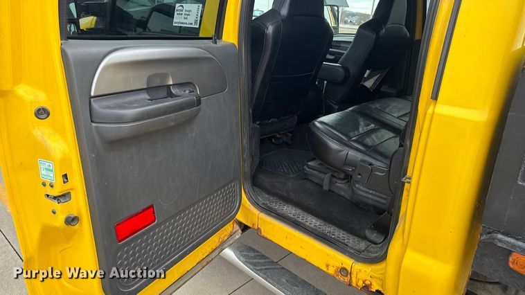 image for item EA2324 2006 Ford F350 Super Duty Crew Cab flatbed pickup truck