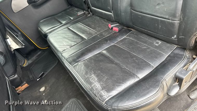 image for item EA2324 2006 Ford F350 Super Duty Crew Cab flatbed pickup truck