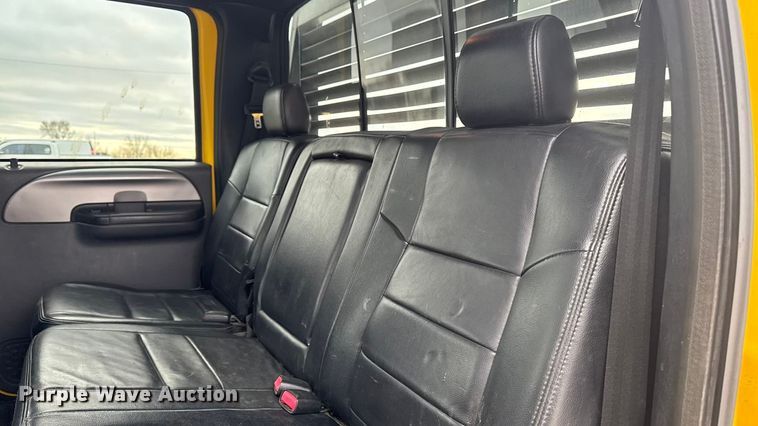 image for item EA2324 2006 Ford F350 Super Duty Crew Cab flatbed pickup truck