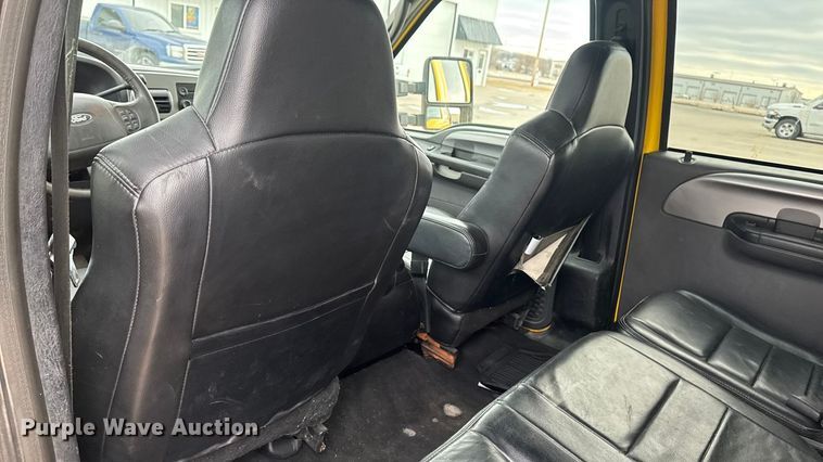 image for item EA2324 2006 Ford F350 Super Duty Crew Cab flatbed pickup truck