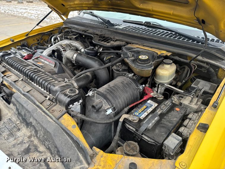 image for item EA2324 2006 Ford F350 Super Duty Crew Cab flatbed pickup truck