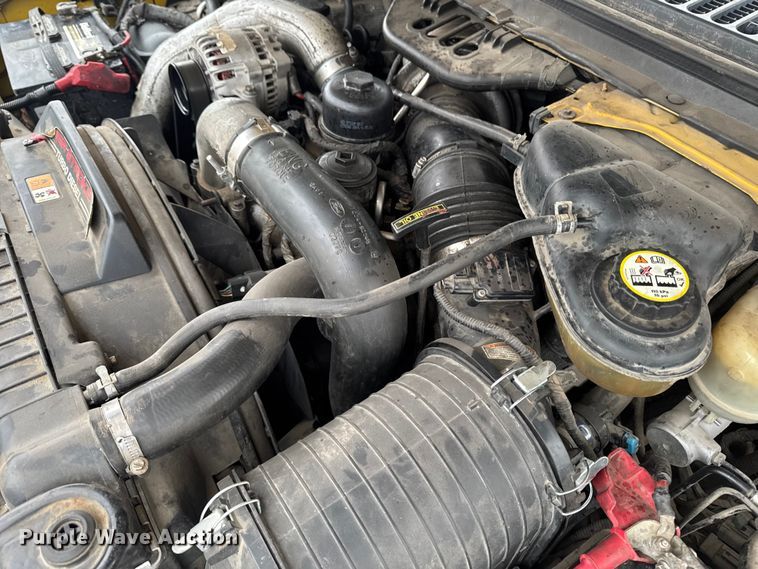 image for item EA2324 2006 Ford F350 Super Duty Crew Cab flatbed pickup truck