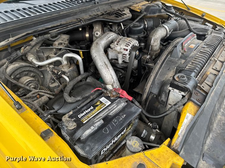 image for item EA2324 2006 Ford F350 Super Duty Crew Cab flatbed pickup truck