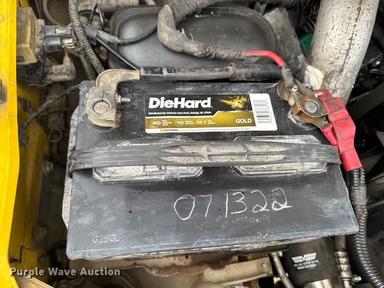 image for item EA2324 2006 Ford F350 Super Duty Crew Cab flatbed pickup truck