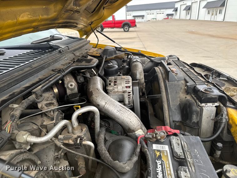 image for item EA2324 2006 Ford F350 Super Duty Crew Cab flatbed pickup truck