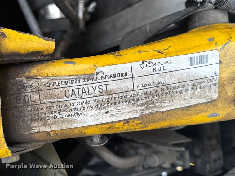 image for item EA2324 2006 Ford F350 Super Duty Crew Cab flatbed pickup truck