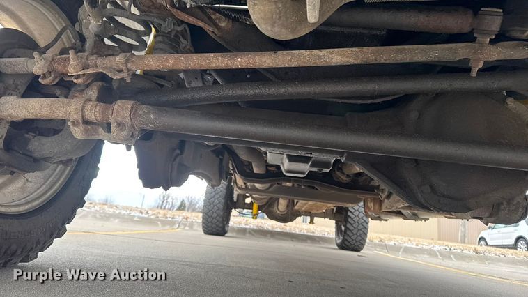 image for item EA2324 2006 Ford F350 Super Duty Crew Cab flatbed pickup truck