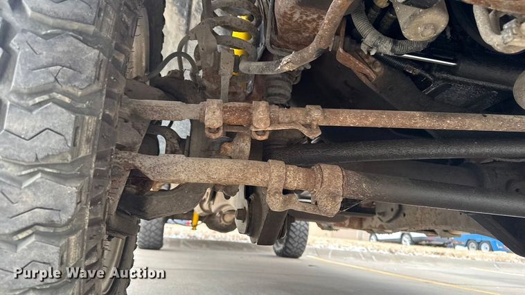 image for item EA2324 2006 Ford F350 Super Duty Crew Cab flatbed pickup truck