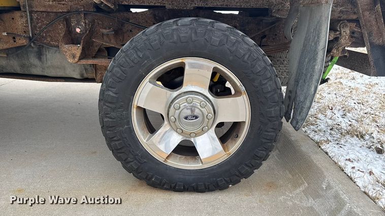 image for item EA2324 2006 Ford F350 Super Duty Crew Cab flatbed pickup truck