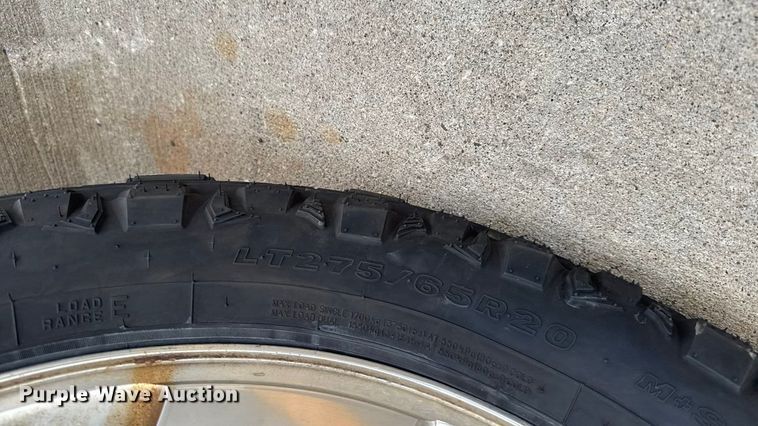 image for item EA2324 2006 Ford F350 Super Duty Crew Cab flatbed pickup truck