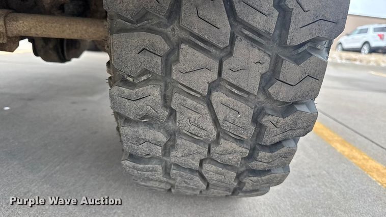 image for item EA2324 2006 Ford F350 Super Duty Crew Cab flatbed pickup truck