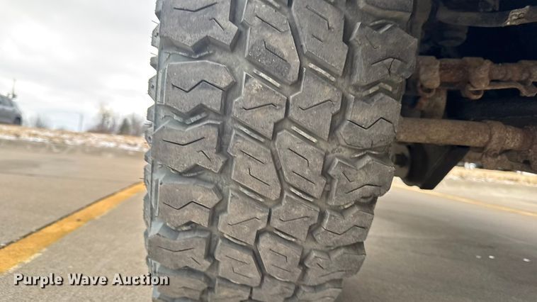 image for item EA2324 2006 Ford F350 Super Duty Crew Cab flatbed pickup truck