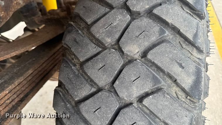 image for item EA2324 2006 Ford F350 Super Duty Crew Cab flatbed pickup truck