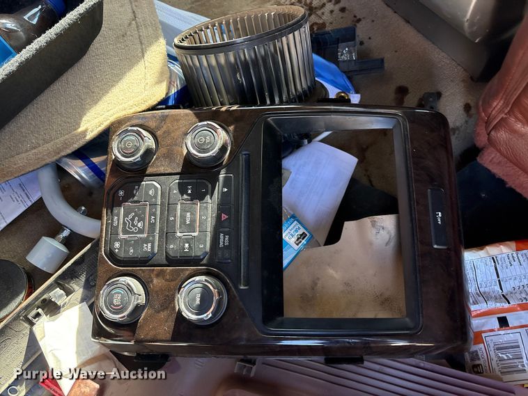 image for item EA7930 2013 Ford F150 Crew Cab pickup truck