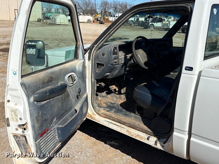 image for item EA7943 1998 GMC Sierra C2500 pickup truck