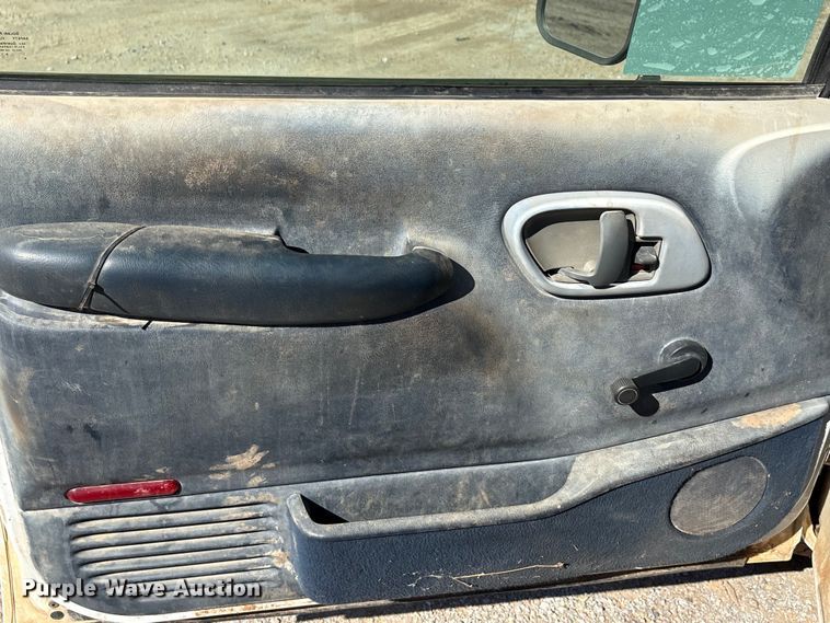 image for item EA7943 1998 GMC Sierra C2500 pickup truck