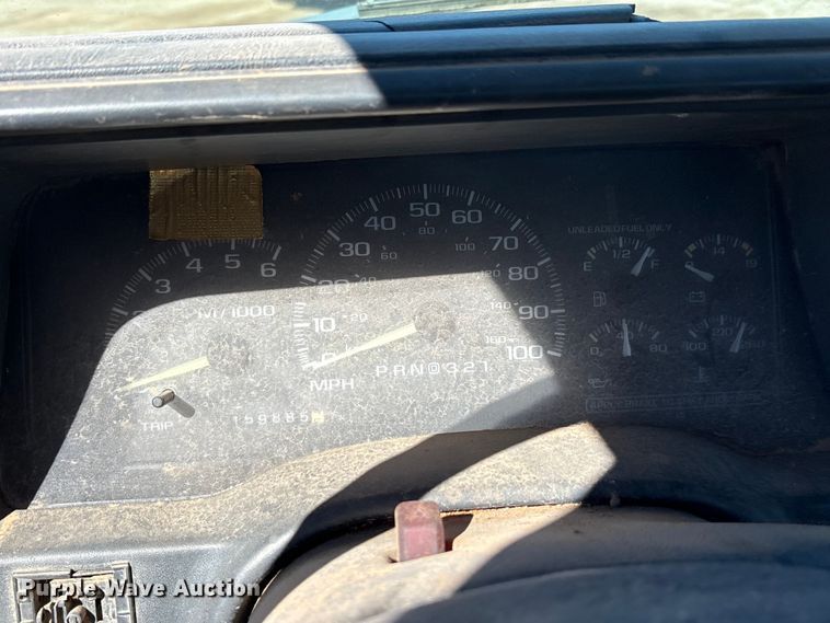 image for item EA7943 1998 GMC Sierra C2500 pickup truck