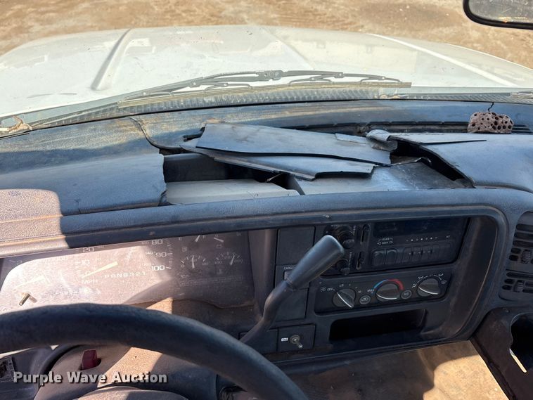 image for item EA7943 1998 GMC Sierra C2500 pickup truck