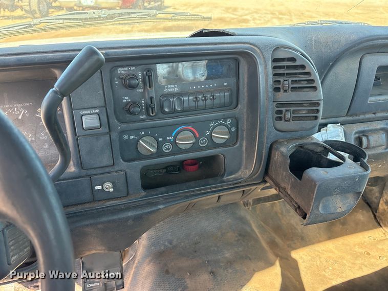 image for item EA7943 1998 GMC Sierra C2500 pickup truck