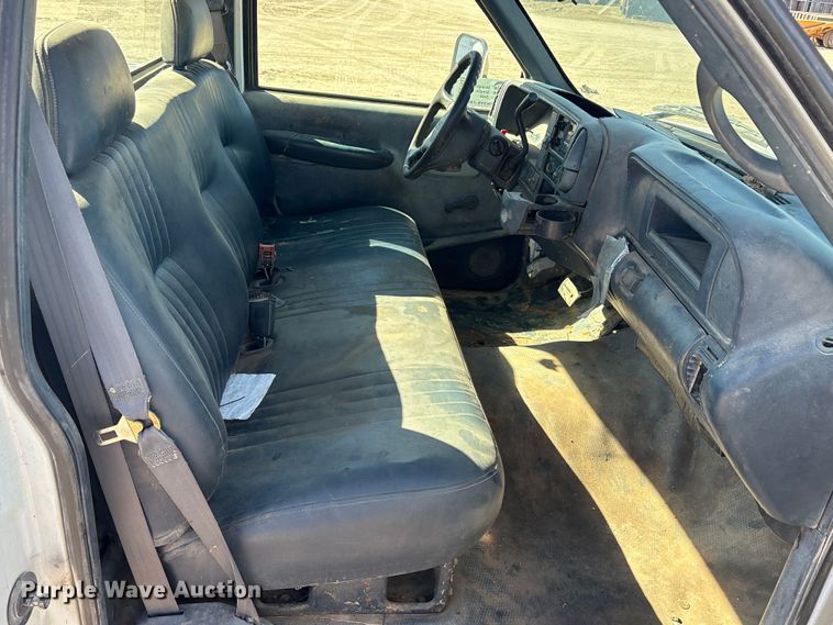 image for item EA7943 1998 GMC Sierra C2500 pickup truck