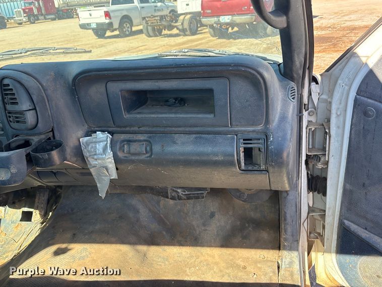 image for item EA7943 1998 GMC Sierra C2500 pickup truck