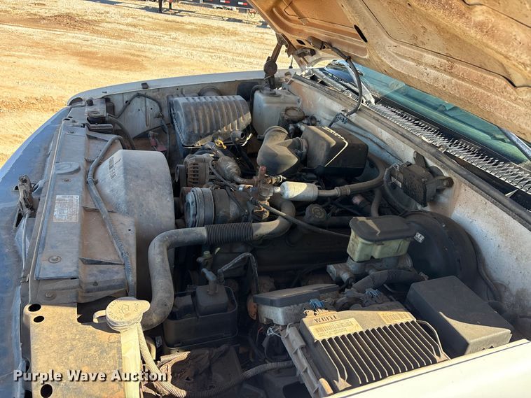 image for item EA7943 1998 GMC Sierra C2500 pickup truck