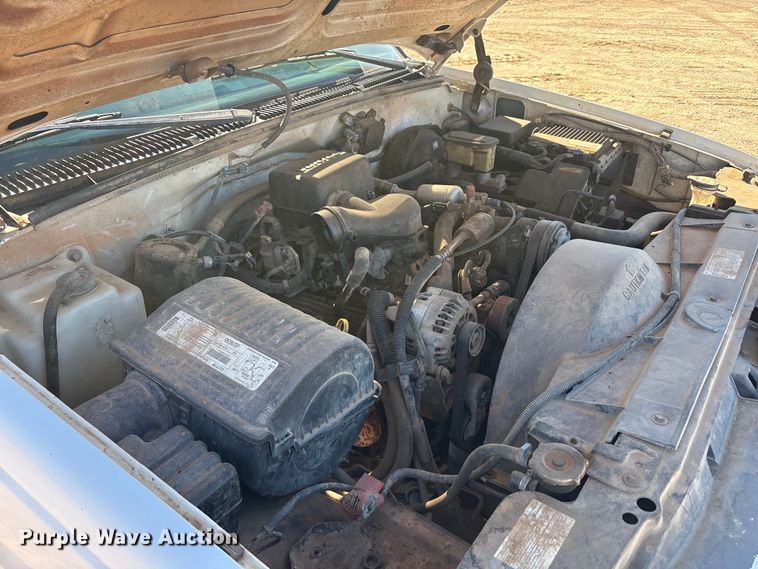 image for item EA7943 1998 GMC Sierra C2500 pickup truck