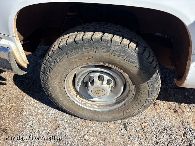 image for item EA7943 1998 GMC Sierra C2500 pickup truck