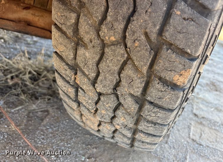 image for item EA7943 1998 GMC Sierra C2500 pickup truck