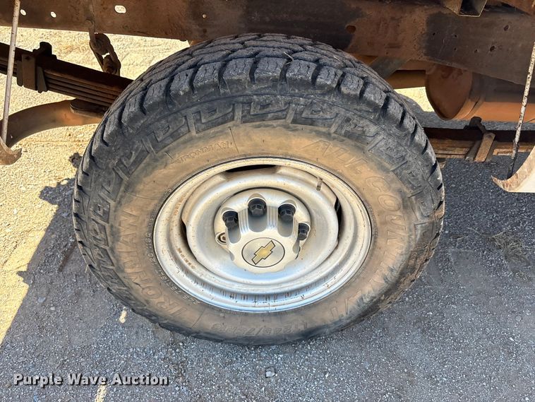 image for item EA7943 1998 GMC Sierra C2500 pickup truck