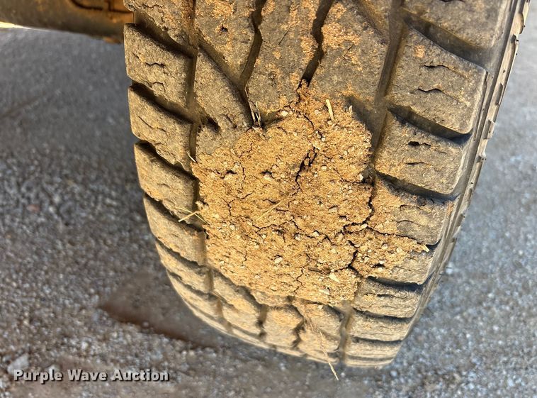 image for item EA7943 1998 GMC Sierra C2500 pickup truck