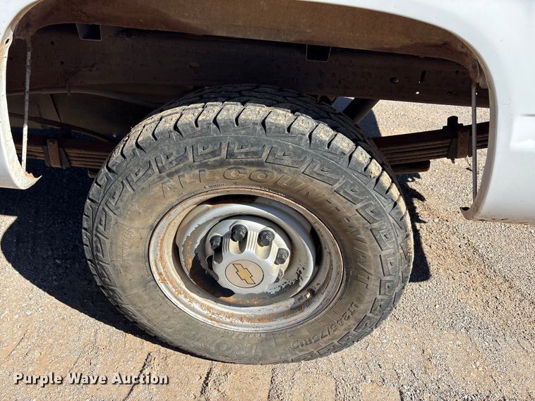 image for item EA7943 1998 GMC Sierra C2500 pickup truck