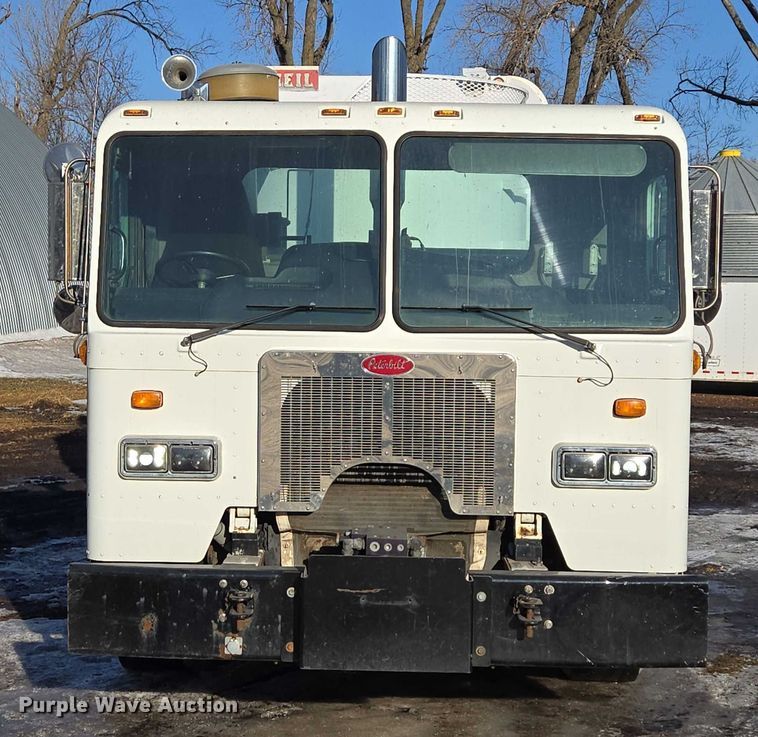 image for item EB1328 2010 Peterbilt 320 refuse truck