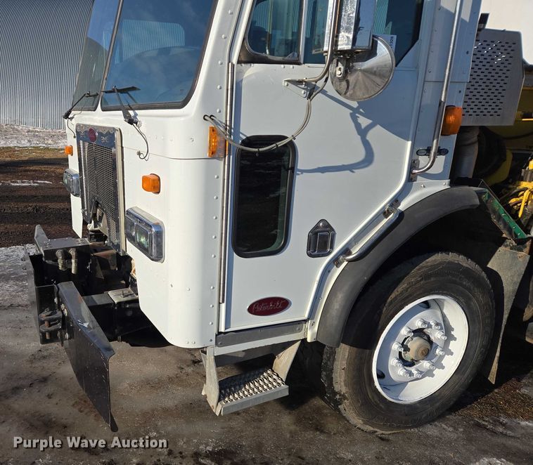 image for item EB1328 2010 Peterbilt 320 refuse truck
