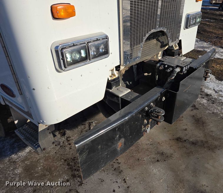 image for item EB1328 2010 Peterbilt 320 refuse truck