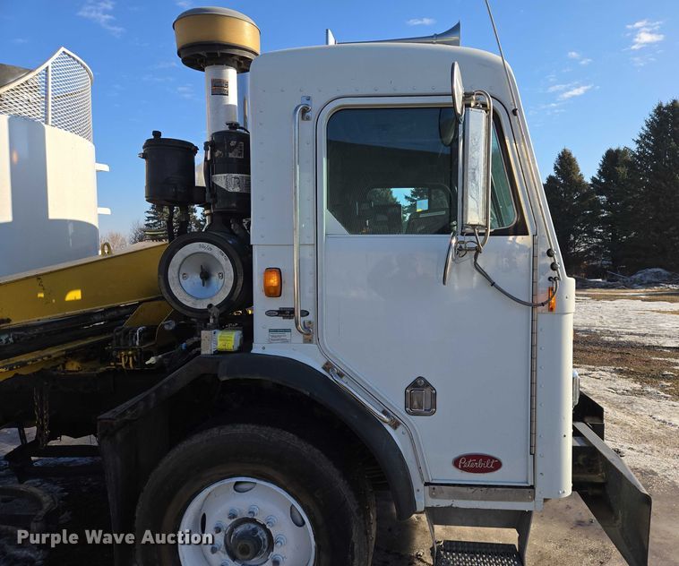 image for item EB1328 2010 Peterbilt 320 refuse truck