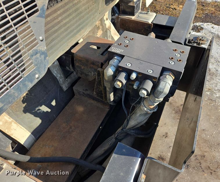 image for item EB1328 2010 Peterbilt 320 refuse truck