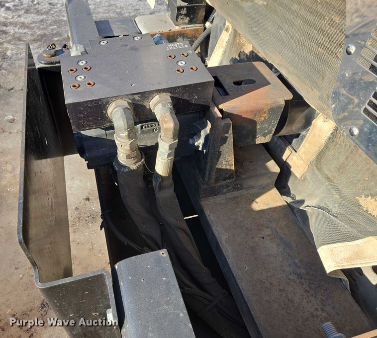 image for item EB1328 2010 Peterbilt 320 refuse truck