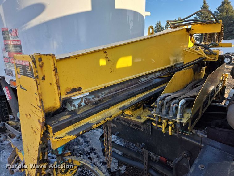 image for item EB1328 2010 Peterbilt 320 refuse truck