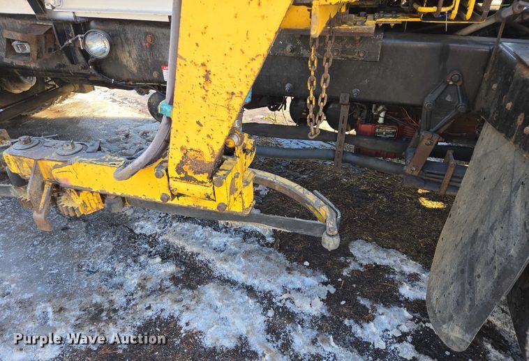 image for item EB1328 2010 Peterbilt 320 refuse truck