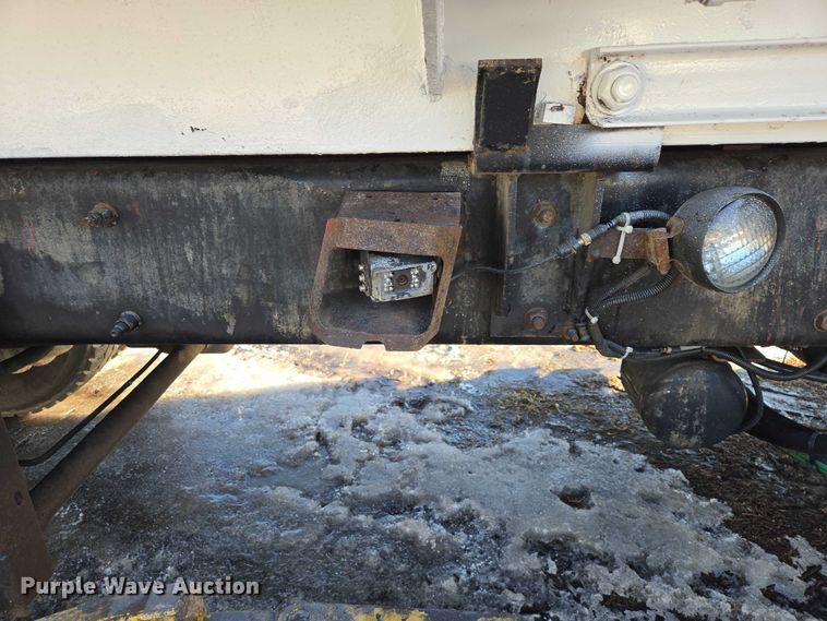 image for item EB1328 2010 Peterbilt 320 refuse truck