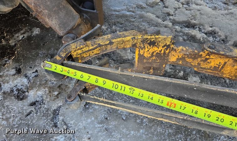 image for item EB1328 2010 Peterbilt 320 refuse truck