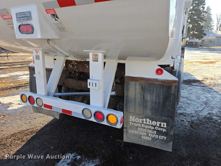 image for item EB1328 2010 Peterbilt 320 refuse truck