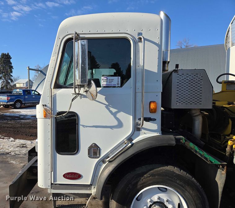 image for item EB1328 2010 Peterbilt 320 refuse truck