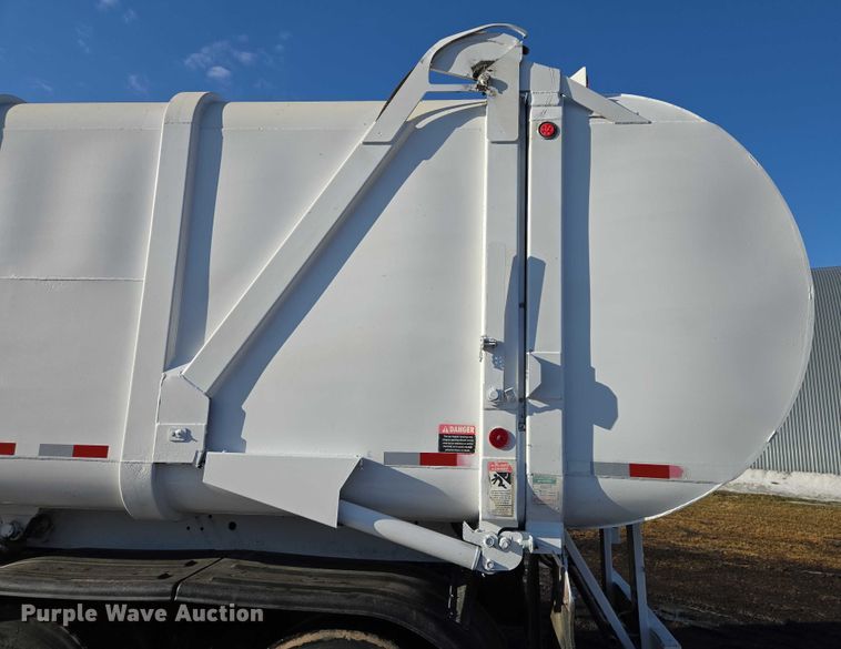 image for item EB1328 2010 Peterbilt 320 refuse truck